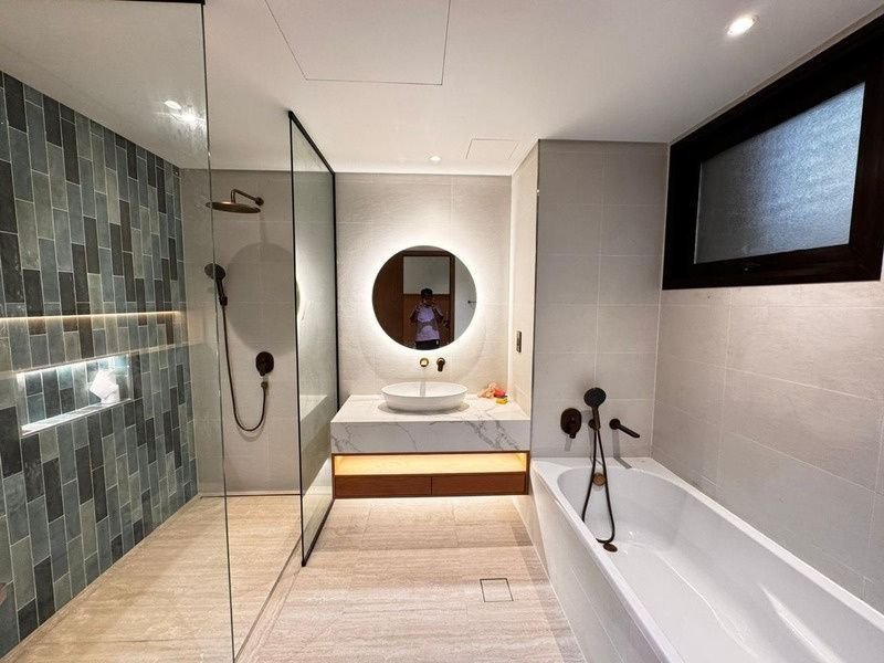 Yas Island villa bathroom